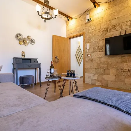 דירה Medieval Poem *