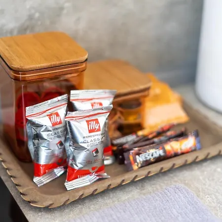 Medieval Poem דירה *