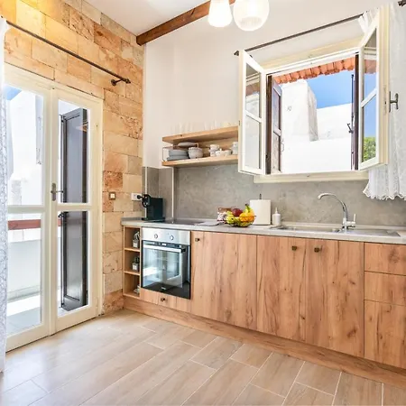 Medieval Poem דירה *