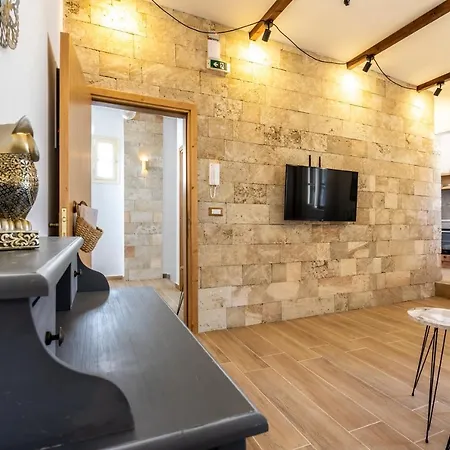 דירה Medieval Poem *