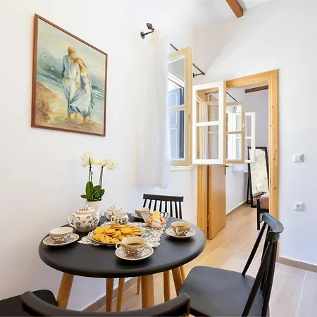 Medieval Poem Appartement *