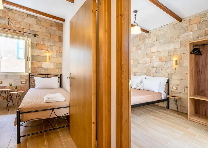 Medieval Poem Appartement