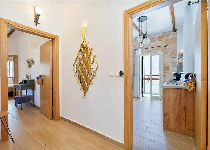 Appartement Medieval Poem *