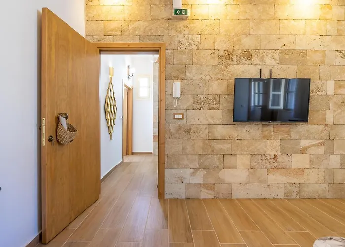 Medieval Poem Appartement