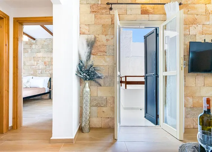 شقة Medieval Poem