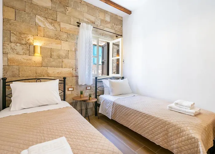 شقة Medieval Poem