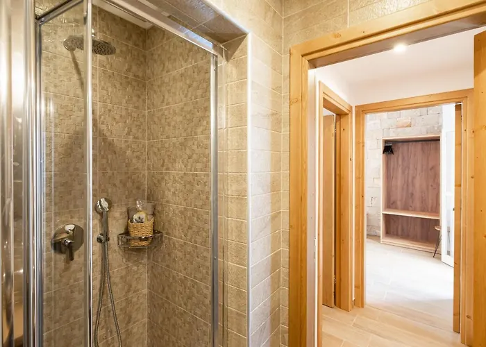 Medieval Poem شقة *