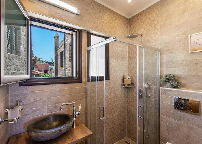 شقة Medieval Poem *